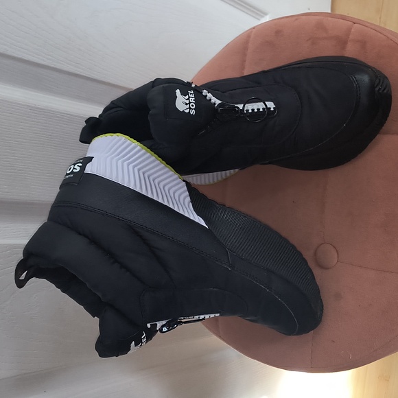 Sorel Out N About Puffy Zip Boot Size 7.5 - Picture 4 of 9